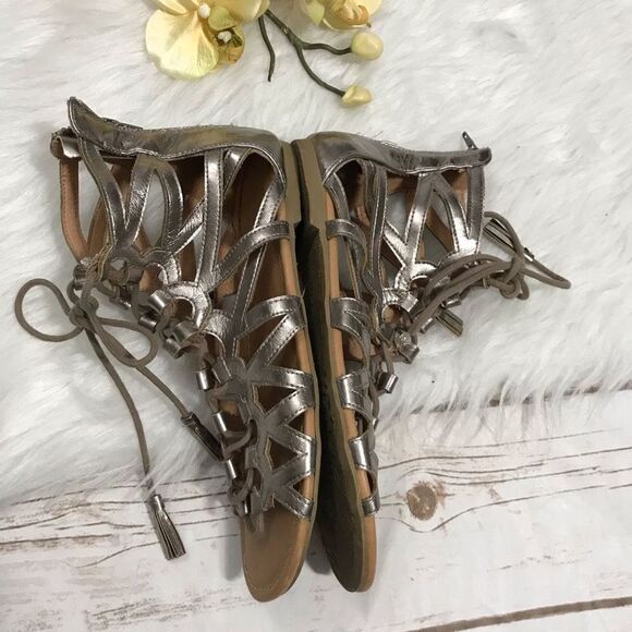 D Report Gladiator Girls Metallic Silver Sandals size 5 - Picture 2 of 8